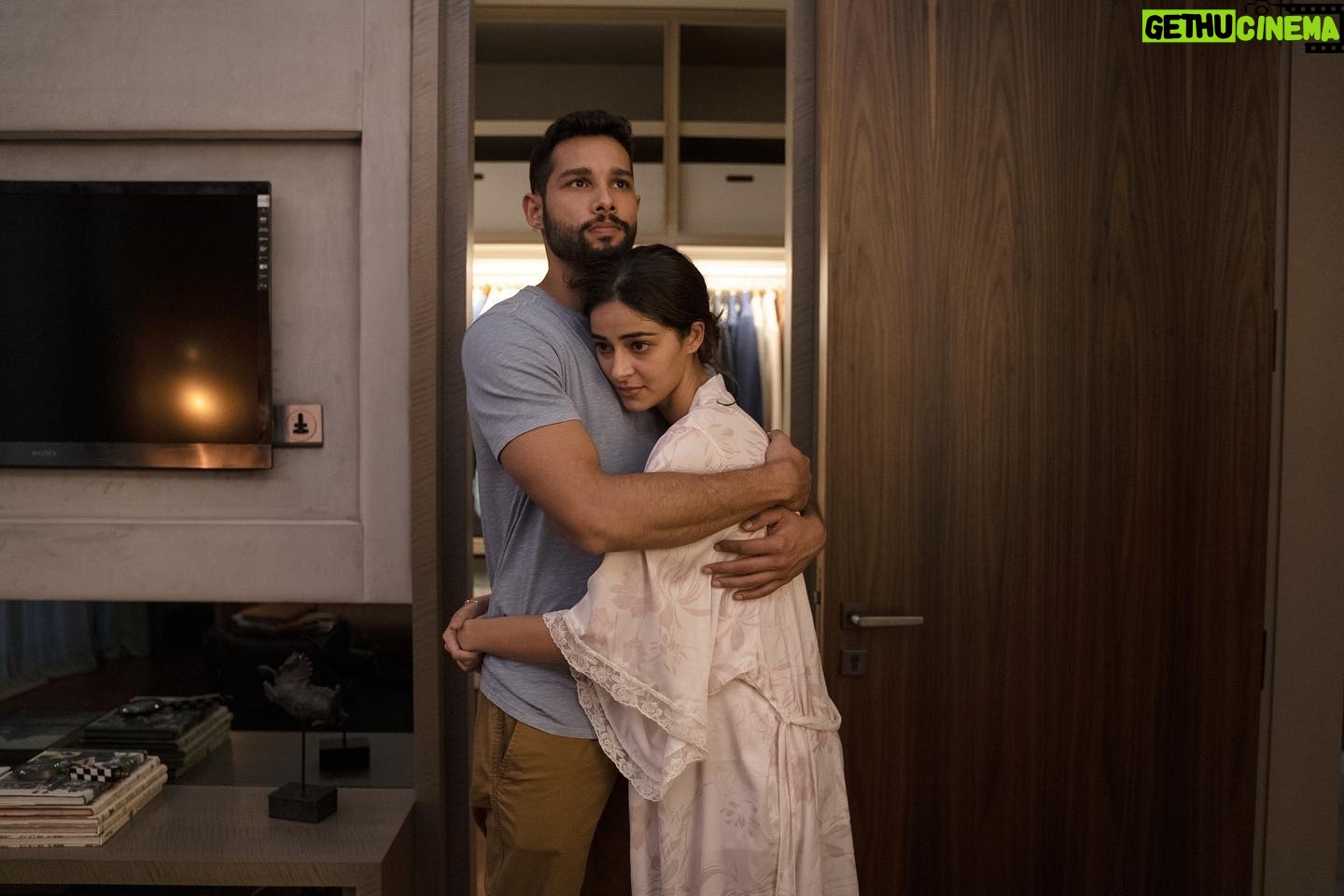 Shakun Batra - 8.9K Likes - Some stills of the cast of #gehraiyaan. Looking forward to #Gehraiyaanonprime
Releasing on Feb 11th 2022 on @primevideoin.
#GehraiyaanOnPrime