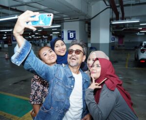 Sham Visa Instagram - Apa saja kritikan atau kecaman yg datang langsung tak beri kesan kepada abg sham kerana @shamvengers sentiasa setia menyokong. Korang paling happening & kita berjaya bertahan sampai ke penghujung. Menang atau kalah kita jangan fikir kerana apa yg penting kita enjoy as a family! ❤️
.
Thank you so much @mindorder yg menubuhkan @shamvengers & menemukan kita semua. Thanks kerana sentiasa bersama abg sham. Korang memang best! ❤️
.
📸 @neonpixelofficial 🏫 @mindorder 💖 @shamvengers
.
#MindOrder #MindOrderManagement #ShamVisa #ShamxMindOrder #ShamGV19 #GegarVaganza2019 #GV6 #shamvengers @shamvengers @mindorder