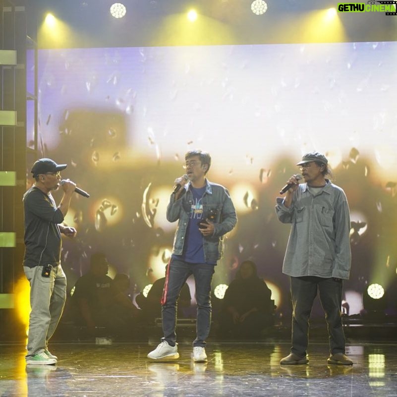 Sham Visa - 3.7K Likes - Soundcheck utk konsert semifinal #GV6 malam tadi. Dua lagu dengan bebanan & nervous berganda. Serius sgt menakutkan. Kesayangan @shamvengers doakan semuanya dipermudahkan utk abg sham k!
.
📸 @neonpixelofficial 📺 @mindorder 💖 @shamvengers
.
#MindOrder #MindOrderManagement #ShamVisa #ShamxMindOrder #ShamGV19 #GegarVaganza2019 #GV6 #shamvengers @shamvengers @mindorder