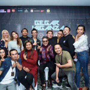 Sham Visa Instagram - Setiap minggu tanpa gagal pihak media menemubual abg sham. Bayangkan 10 minggu kami berkesempatan bersembang & borak panjang sebaik tamat konsert mingguan. Abg sham amat hargainya. Terima kasih atas sokongan kalian selama ini. Thank you! ❤️
.
Terima kasih buat photographer dari @neonpixelofficial yg sentiasa merakamkan gambar kandid abg sham di sesi sidang media malam ahad lalu. Thank you so much guys, the best digital team! 🙏🏻✌🏻
.
📸 @neonpixelofficial 🏫 @mindorder 💖 @shamvengers
.
#MindOrder #MindOrderManagement #ShamVisa #ShamxMindOrder #ShamGV19 #GegarVaganza2019 #GV6 #shamvengers @shamvengers @mindorder