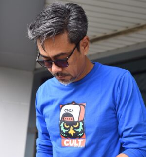 Sham Visa Instagram - Nampak muda betul abg sham bergaya dgn baju @cult_my ni. Walaupun dah nak separuh abad, gaya kena lah gen y sikit, baru abg sham nampak semangat. So kalau nak nampak lagi muda, check out IG @cult_my atau website stoilo.my & serang special discount sempena 12.12.2019 mereka sekarang! 😜❤️
.
📸 @neonpixelofficial 🏫 @mindorder 👔 @cult_my
.
#MindOrder #MindOrderManagement #ShamVisa #ShamxMindOrder #ShamGV19 #GegarVaganza2019 #GV6 #shamvengers @shamvengers @mindorder