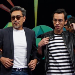 Sham Visa Instagram - Sebelum ni abg sham ke @meletop utk memperkenalkan diri ke program #GV6 tapi malam tadi kami ke program sama utk bercerita mengenai persediaan ke pentas final. Sekejab masa berlalu. Anyway, thanks so much @meletop kerana mengundang kami. We had fun! 😍😬
.
📸 @neonpixelofficial 📺 @mindorder 💖 @shamvengers
.
#MindOrder #MindOrderManagement #ShamVisa #ShamxMindOrder #ShamGV19 #GegarVaganza2019 #GV6 #shamvengers @shamvengers @mindorder