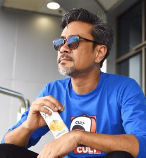 Sham Visa Instagram - Sesekali abg sham belanja posing dgn minuman susu fave, yogurt manggo @farmfreshmilkmalaysia yg setiap minggu berebut dgn @thisisnaqiu kt MBSA. Korang trylah, serius lain dari minuman susu lain! #IniBarulahSusuSegar ❤️
.
📸 @neonpixelofficial 🏫 @mindorder 👔 @cult_my .

#MindOrder #MindOrderManagement #ShamVisa #ShamxMindOrder #ShamGV19 #GegarVaganza2019 #GV6 #shamvengers @shamvengers @mindorder