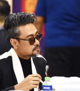 Sham Visa Instagram - Setiap minggu tanpa gagal pihak media akan setia menunggu utk temubual & membuat liputan utk abg sham. Alhamdulillah abg sham amat hargainya. Terima kasih atas sokongan kalian semua yg tak henti memberikan publisiti positif. Thank you so much semua.. ❤️
.
Terima kasih buat photographer dari @neonpixelofficial yg sentiasa merakamkan gambar kandid abg sham di sesi sidang media malam ahad lalu. Thank you so much guys, the best digital team! 🙏🏻✌🏻
.
📸 @neonpixelofficial 🏫 @mindorder 💖 @shamvengers
.
#MindOrder #MindOrderManagement #ShamVisa #ShamxMindOrder #ShamGV19 #GegarVaganza2019 #GV6 #shamvengers @shamvengers @mindorder