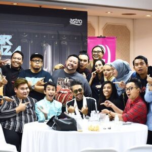 Sham Visa Instagram - Terima kasih buat photographer dari @neonpixelofficial yg sentiasa merakamkan gambar kandid abg sham di sesi sidang media malam ahad lalu. Thank you so much guys, the best digital team! 🙏🏻✌🏻
.
📸 @neonpixelofficial 🏫 @mindorder 💖 @shamvengers
.
#MindOrder #MindOrderManagement #ShamVisa #ShamxMindOrder #ShamGV19 #GegarVaganza2019 #GV6 #shamvengers @shamvengers @mindorder