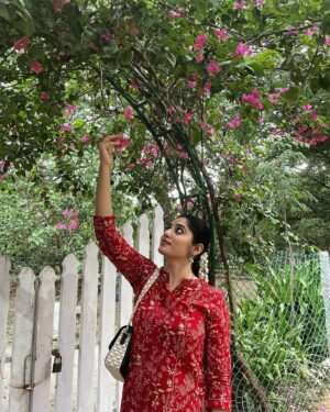 Shambhavy gurumoorthy Instagram - 🌸

#samandprasi #trending #instadaily #instagram #templevisit #instamood #summer #instapic #trendingpicture