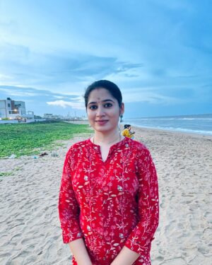 Shambhavy gurumoorthy Instagram - Weekend has my ❤️😉

#samandprasi #instagood #instagram #instadaily #travel #trending #trendingnow #weekend #love #loveyourself #happiness #happyplace #shambhavy✨ #sunset #beachlife #sunday #sundaying
