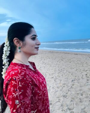 Shambhavy gurumoorthy Instagram - Weekend has my ❤️😉

#samandprasi #instagood #instagram #instadaily #travel #trending #trendingnow #weekend #love #loveyourself #happiness #happyplace #shambhavy✨ #sunset #beachlife #sunday #sundaying