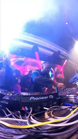 Shamier Anderson Instagram - CROWD CONTROL 2.0 🥶😈

#noactingrequired