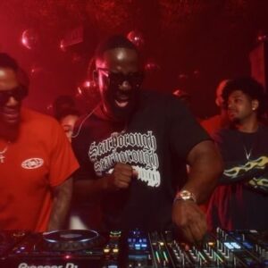 Shamier Anderson Instagram - Hood Kids Love House Music LIVE DJ SET OUT NOW‼️😈 

A little sneak peak to my VELD & Electric Jungle sets this summer 👀

THE HEATERS 🔥
1.  Dreams & Nightmares (Shamier Anderson EDIT)
2. Carnival (Shamier Anderson EDIT)
3. Numb / Encore (Jumo Remix)
4. Many Men (Shamier Anderson EDIT)
4. Swedish House Mafia One Amapiano (HXRIS EDIT)
5. Raris and Rovers (Hitty & DJammin)

FULL VIDEO 🔗 IN BIO 
TICKETS TO MY SHOW 🔗 IN BIO