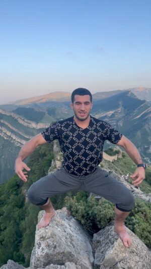 Shamil Abdulaev Instagram - Метод Николаевича в горах Гуниба 😁

@_bazhe_