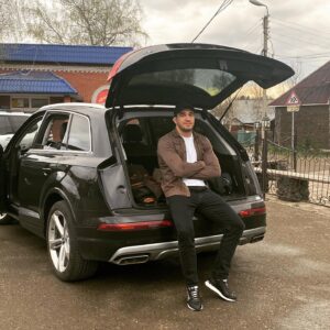 Shamil Abdulaev Instagram - Главное не потеряй себя в этой жизни.

 А если потеряешься, загляни в багажник))