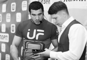 Shamil Abdulaev Instagram - Если наше сердце полно любви, каждый встречный будет нам братом или сестрой. Именно так живут дети — просто, естественно, легко принимая других.

#молодое_поколение