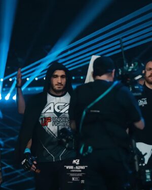 Shamil Abdulaev Instagram - Оценивай ситуацию , ищи решения и верь в то, что всё делается к лучшему!) 

#АСА157#смешанныеединоборства#казань#бой