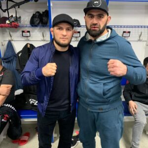 Shamil Abdurakhimov Instagram - Скоро в Абу-Даби 💪
Ин ша Аллагь победа ☝️
#шамильабдурахимов #хабибнурмагомедов #ufc #mma
⭕ Ждёте бои в Абу-Даби?