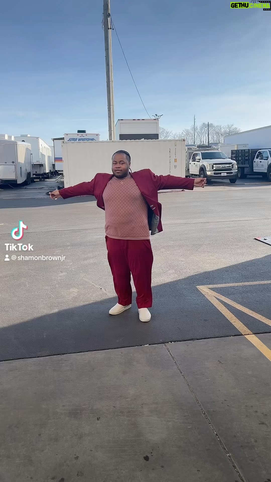Shamon Brown Jr. - 3 Likes - The wind was a paid actor😮💨🥂😂