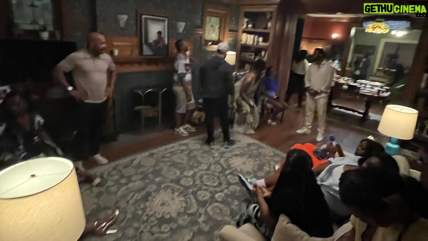 Shamon Brown Jr. - 3 Likes - Luh Chi S6 dump from the eyes of yours trulyš„
(This aināt even half of memories so far this season) pt.2?