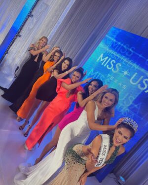 Shandi Finnessey Instagram - Who knew when I said “yes” to judging #MissTXUSA that I would have one of the most enjoyable weekends I’ve had in a long time! Will, the director (and a friend), selected an incredible panel of judges who not only collaborated to find the best contender for the Miss USA title, but people who would truly enjoy being around each other for the process. I mean… what judges panel plans reunion trips!? 😜

Texas doesn’t play when it comes to pageants. These girls BROUGHT IT! From their hair/makeup, swimsuit bodies and gowns that deserve spots on the Miss Universe stage, Texas is a powerhouse! It was so thrilling meeting each of the young ladies vying for the title and I feel very confident in our choice, @misstxusa! 

And the weekend wasn’t all work. Across the street from our hotel was a restaurant serving my indulgent favorites…. Raw oysters and caviar! So yes, I treated myself to that… and a nap afterward. And it was glorious. 🙌🏻

Bye, for now, Houston! 👋 Headed back to my favorite boys… ✈️

#misstxusa #missusa #texas