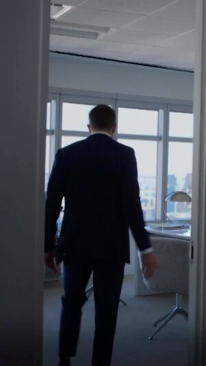 Shane Johnson Instagram - Hmmmm?  Pressure is mounting, baby!  But I find a nice suit helps calm the nerves. 
@methodmanofficial @ghoststarz