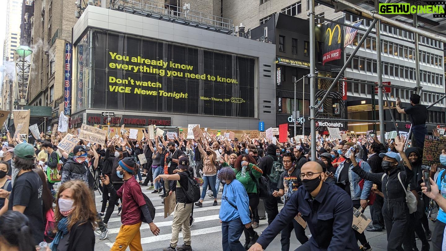 Shane Smith - 1.5K Likes - Very proud of our VICE NEWS team for their continuing coverage of what is happening every night. Thanks @newyorkshka for the pic.
