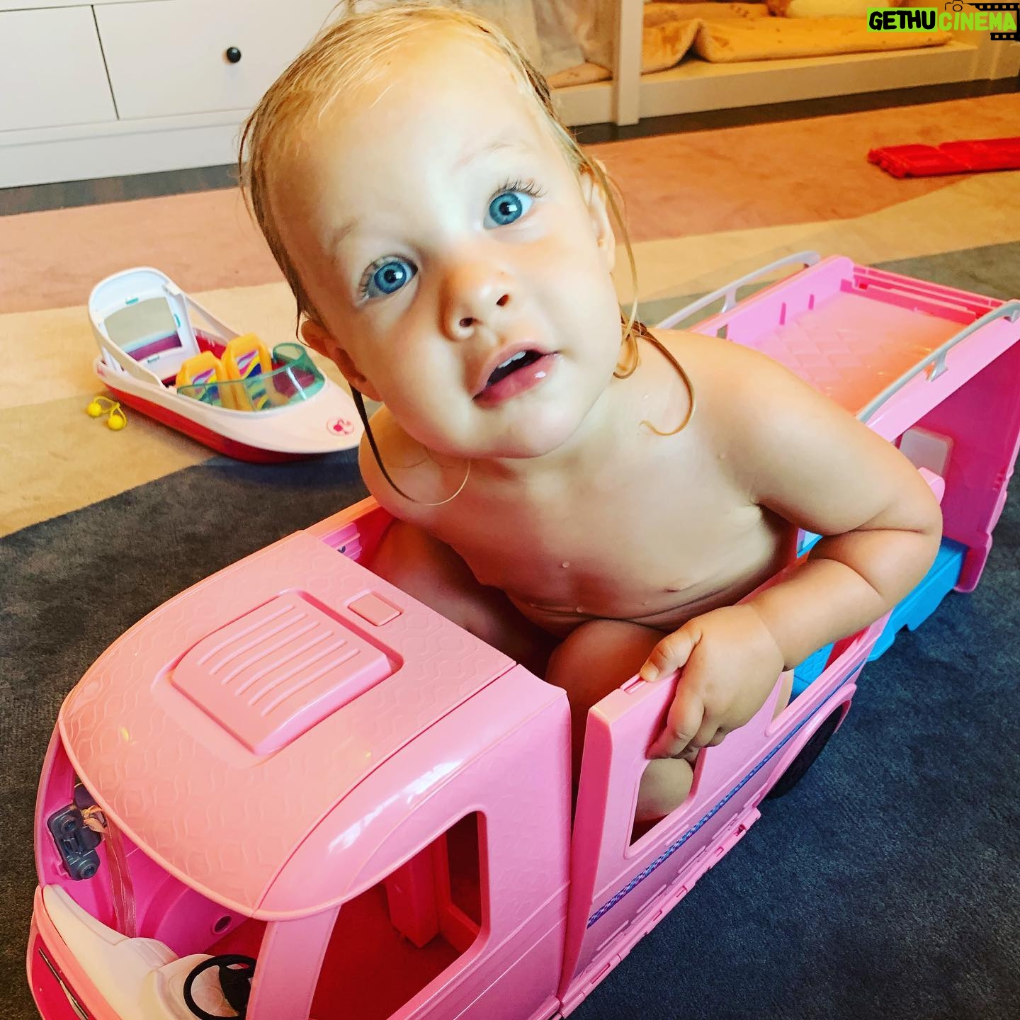 Shane Smith - 624 Likes - I fit dada.