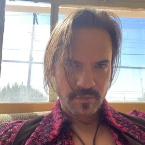 Shane West Instagram - QUESTION : #tbt to a week ago....HA....playing an unsavory character “Phil”....👀

I guess the question remains....shave ✅❓....cut ✅❓....rock it ✅❓😎

#throwbackthursday #rock 
#latinfrommanhattan