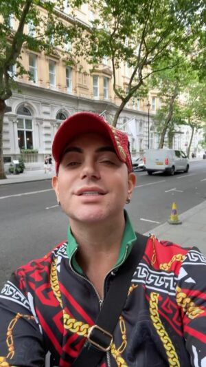 Shannel Instagram - Wow, I LOVE this city! 😍
And all of you. Happy Pride, London! 

#shannel #allstars9