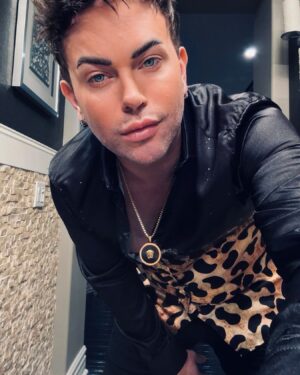 Shannel Instagram - Have a beautiful Thursday, friends. 🖤

#shannel #allstars9
