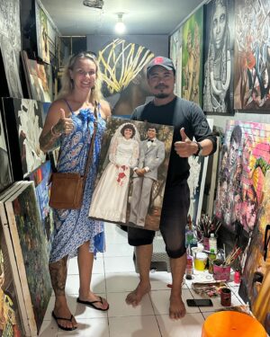 Shannon O'Connell Instagram - Speechless… 😍😍😍
This guy in a little shop on the side of the road just painted this picture of a photo on my phone taken from 40 years ago of my mum and dad… 🫶🏼
#balilove