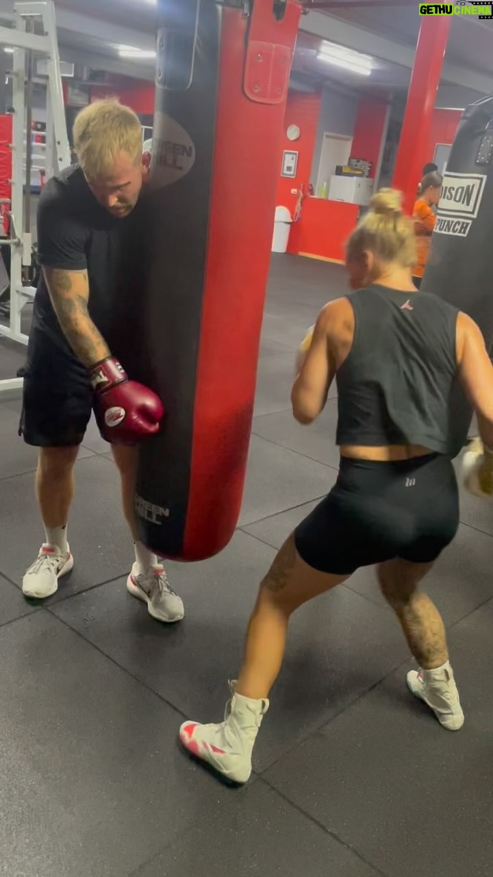 Shannon O'Connell - 442 Likes - 12 months post shoulder replacement and yep, I think my left hook goes alright 😤
#shotgunshannonoconnell #shesback #12monthspostshoulderreplacement #nowthatssomegogginsshit