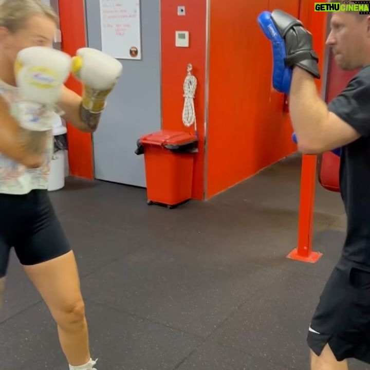 Shannon O'Connell - 766 Likes - Daaaamn it felt good to punch again 😍 #shotgunshannonoconnell #shotgunloading #boxing #postshoulderreplacement #theboxingshop
