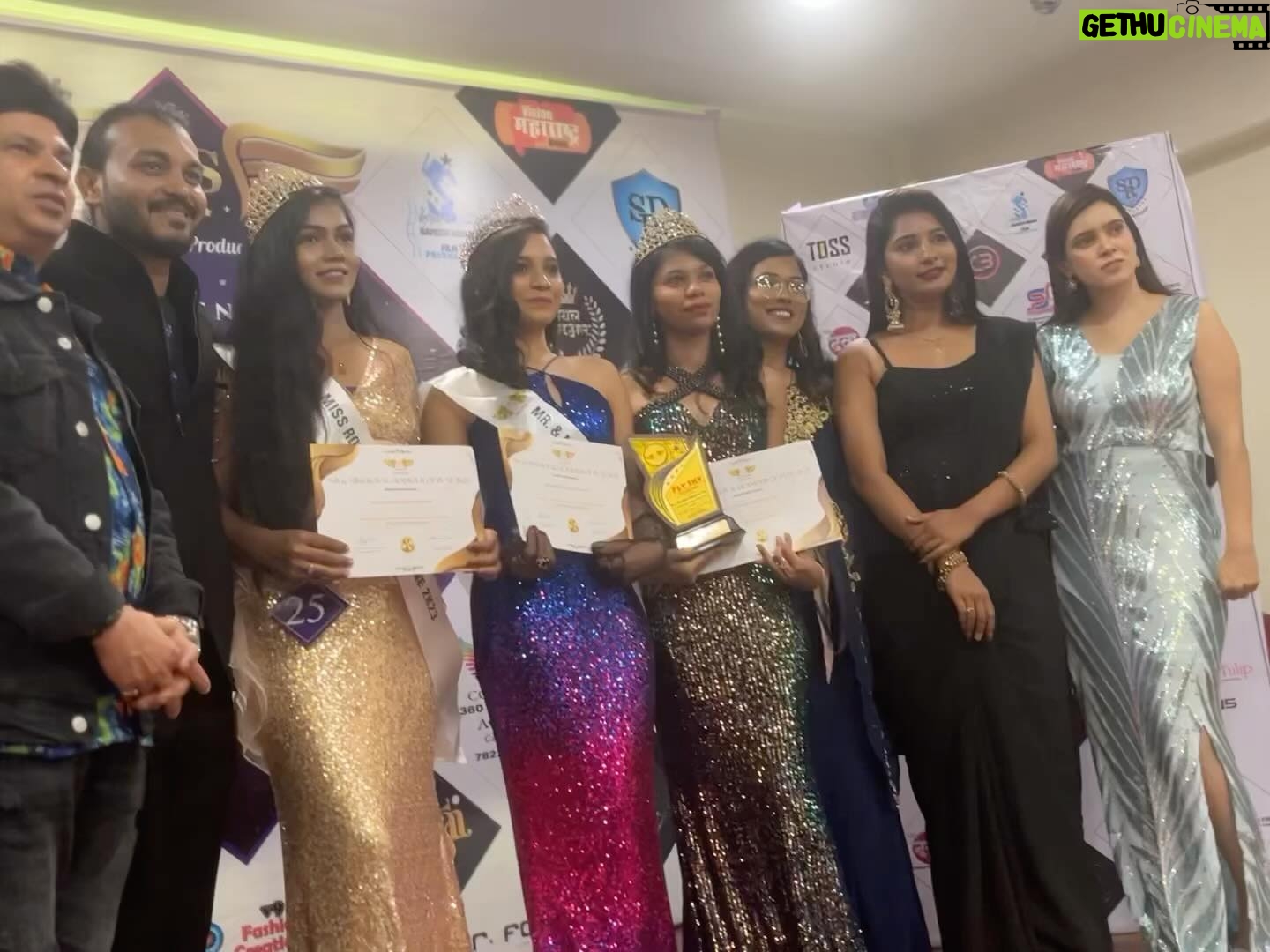 Shantanu Bhamare - 19.6K Likes - I was Celebrity Jury & Supporting Partner for FLY SKY PRODUCTION's Mr & Miss Royal Glamour of Pune 2K23, Beauty pageant season 1 !💯👍
YouTube Link : https://youtu.be/d99XLjeC1_w
For latest updates and to watch my upcoming videos please Subscribe to my YouTube Channel, Like and Comment on the Video on the YouTube ! 💯👍🙏🙏🙏 and Share / Forward it in all your Whatsapp Groups, in all your Contacts, with your Families, Relatives, Friends, Colleagues, in your various Associations and in your Wide Network 💯👍🙏🙏🙏
Show Organizer : Ajay Patil (CEO, FLY SKY PRODUCTION)
Juries :
Shantanu Bhamare (Bollywood Film Producer, Director & Actor)
Siddhi Gohil (Celebrity fashion Designer)
Sonali Kankhare (Fashion Designer)
Miss. Winner : Kamya Bhandari @kamyabhandari_0112
Miss. 1st Runner up : Aarti Mane
Miss. 2nd Runner up : Tanisha Limbkar tanishaaa__42
Miss. Best Smile Chhaya Khabale @chhaya.khabale
Miss. Best Ramp Walk Vijaya Makasare @vijjju2499
Miss. Best Attitude Vanshika Jaiswal @itsme__shivu996
Mrs. Winner : Kajal Kamble @kajuuu05
Mrs. 1st Runner up : Pooja Ghatule @p_ghatule
Mrs. 2nd Runner up : Pooja Bangad itspooja_b_official
Mr. Winner : Ashutosh Sankaye Patil @ashutoshsankayepatil
Mr. 1st Runner up : Ritesh Thorat @ritesh__thorat__offical
Mr. 2nd Runner up : Abhishek Swami @abhiswami1988
Teens Winner : Sharvari Kamble @__sharu7__
Kids Winner : Mahirah Shaikh @queen_mahirah_
Teens. Photogenic Face Vaishnavi Badgujar
Kids. Best Smile Savi Kulkarni
Kids. Best Attitude Manva Pangaonkar
Kids. Best Attitude Vedika Kayamkhede