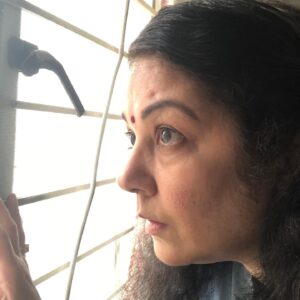 Shanthi Krishna Instagram - My emotional selfies once again😬😀😀
1. How is the Covid out there?
2. Oh no getting worse n so frustrating...
3. No way.... Never be negative.. let’s think positive🙏😀
4. We humans will win this war soon against u COVID🤨.. ru listening??😡😡
5. And that’s a promise 👍👍