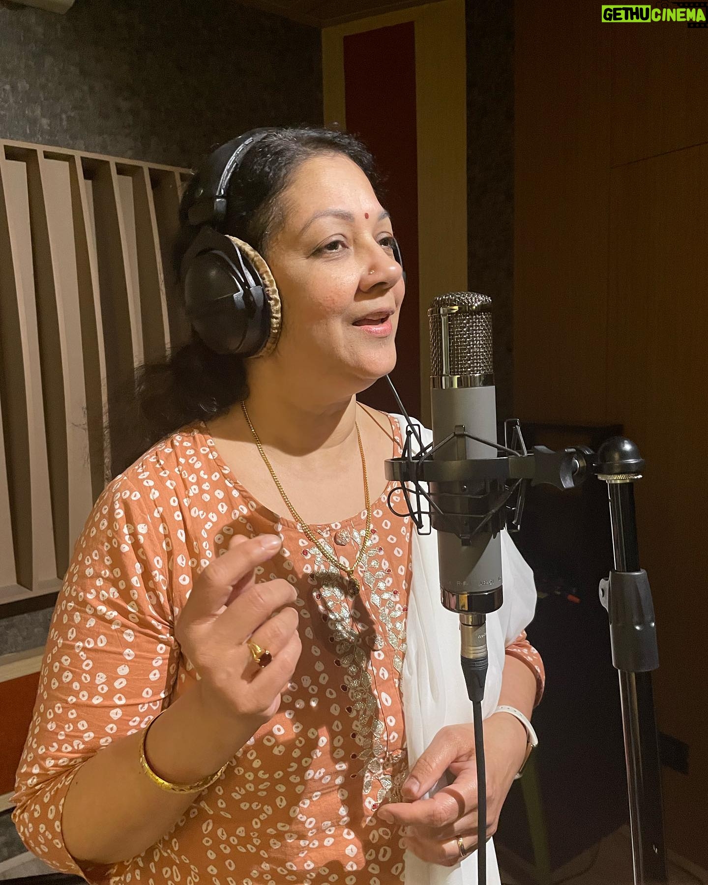 Shanthi Krishna - 0.9K Likes - Amazing experience singing a couple of lines for my new web series in maestro music director Bijibal’s recording studio today in Kochi 🥰A fan moment for me too 😍Thank you for this opportunity team of ‘MasterPeace’ 🙏🏻🥰