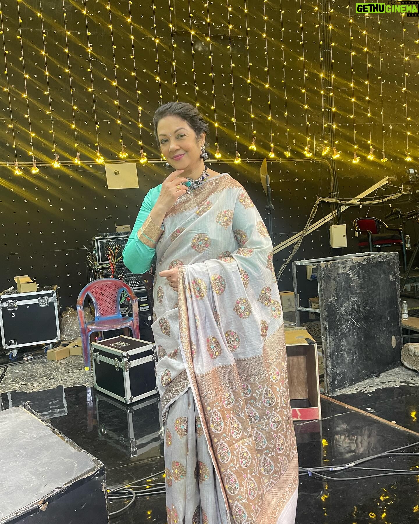 Shanthi Krishna - 734 Likes - Just reliving having fun with some saree modelling poses āŗļøš
during Flowers TV Star magic show break time
#byhandkochi #flowerstv #sareestyle #ethnicwear #flowerstvstarmagic