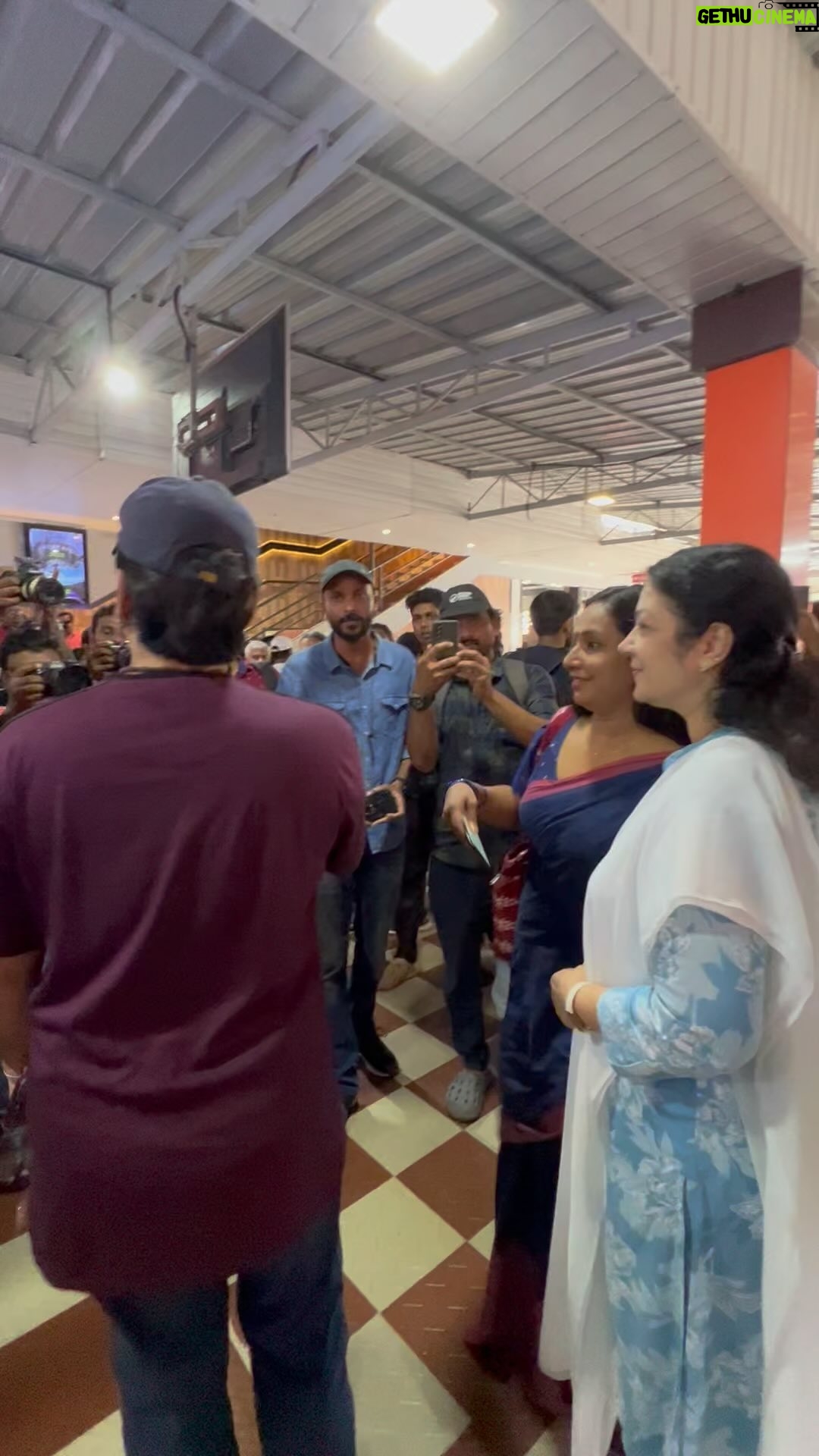 Shanthi Krishna - 550 Likes - Thrilling moments with the NILA team before our first show today in Kochi š„°š„°