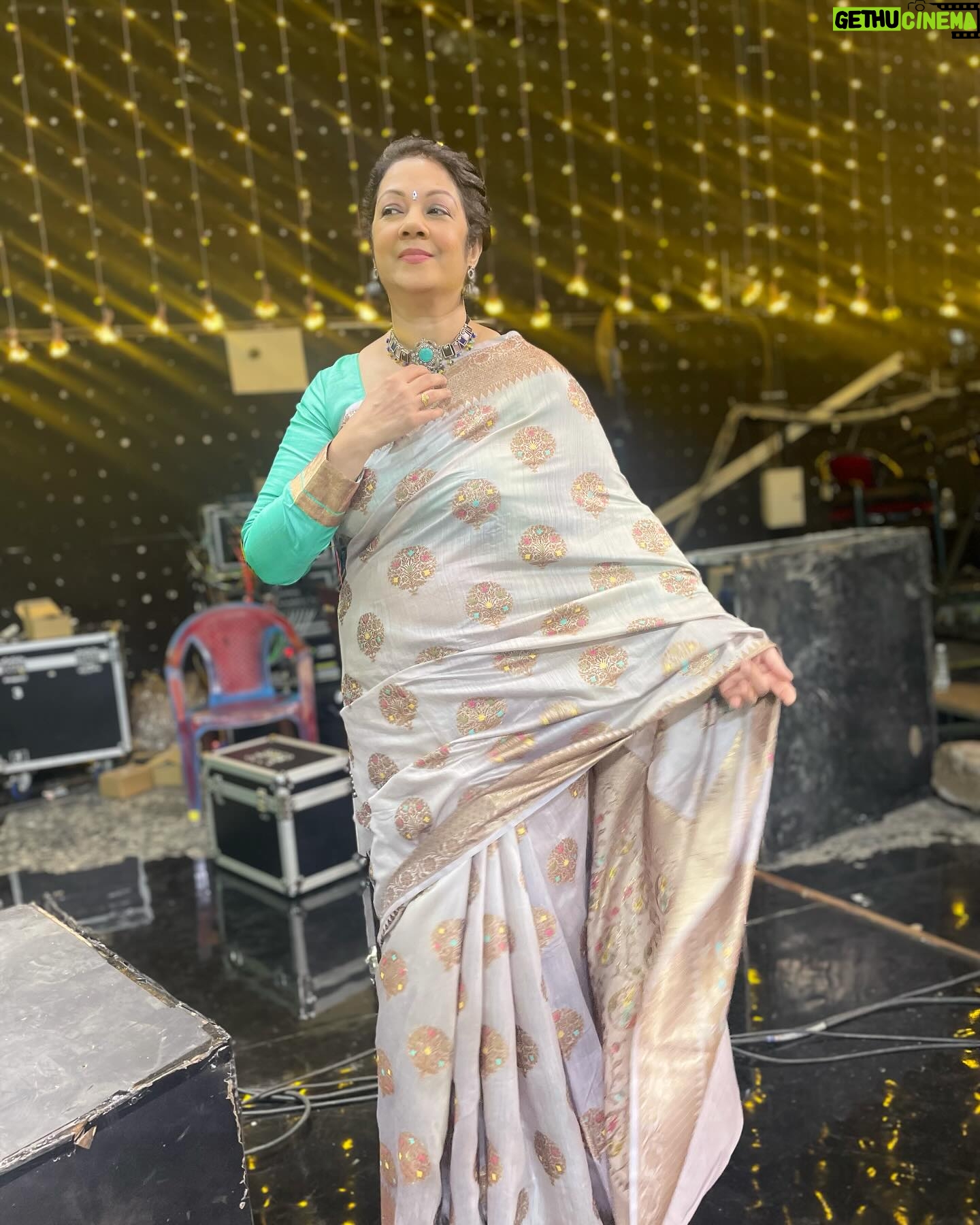 Shanthi Krishna - 734 Likes - Just reliving having fun with some saree modelling poses āŗļøš
during Flowers TV Star magic show break time
#byhandkochi #flowerstv #sareestyle #ethnicwear #flowerstvstarmagic