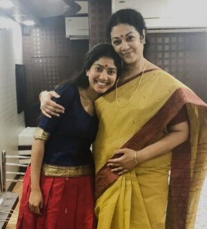 Shanthi Krishna Instagram - On the sets of my earlier film ‘Athiran’ with sweetie pie Sai Pallavi 🥰