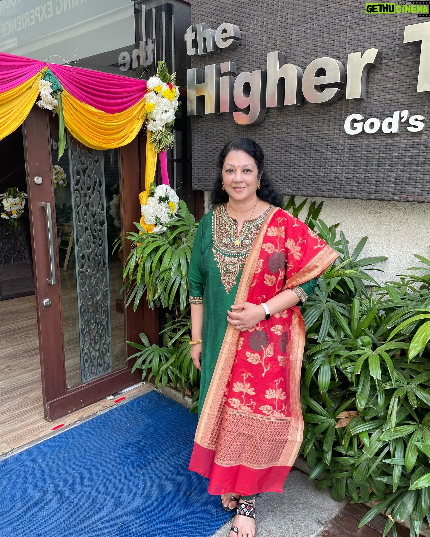 Shanthi Krishna - 1.6K Likes - My Birthday made unforgettable with a day spent with loved ones thank you all n God bless🙏🏻🥰