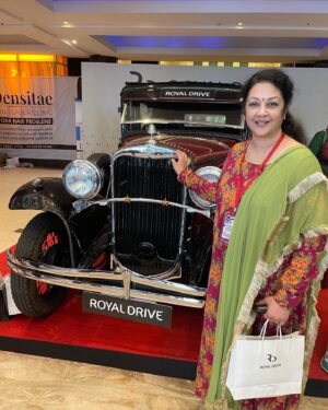 Shanthi Krishna Instagram - Oooohh I love vintage cars! 😍😍 This one is a beauty!