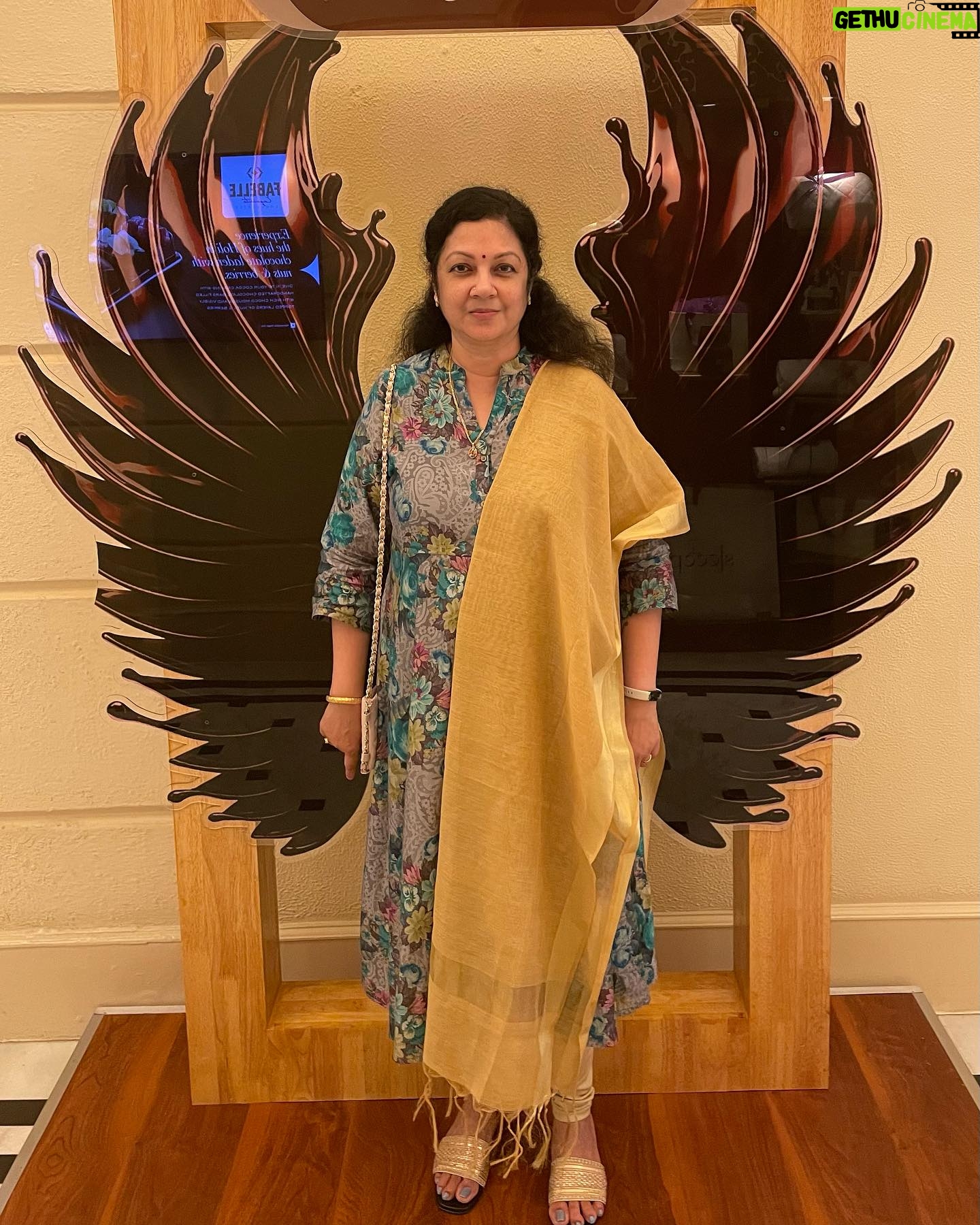 Shanthi Krishna - 1K Likes - Looking at this pic today I was just wondering what if humans had wings 🤔🤔Help me out here and share your views with me 😀
