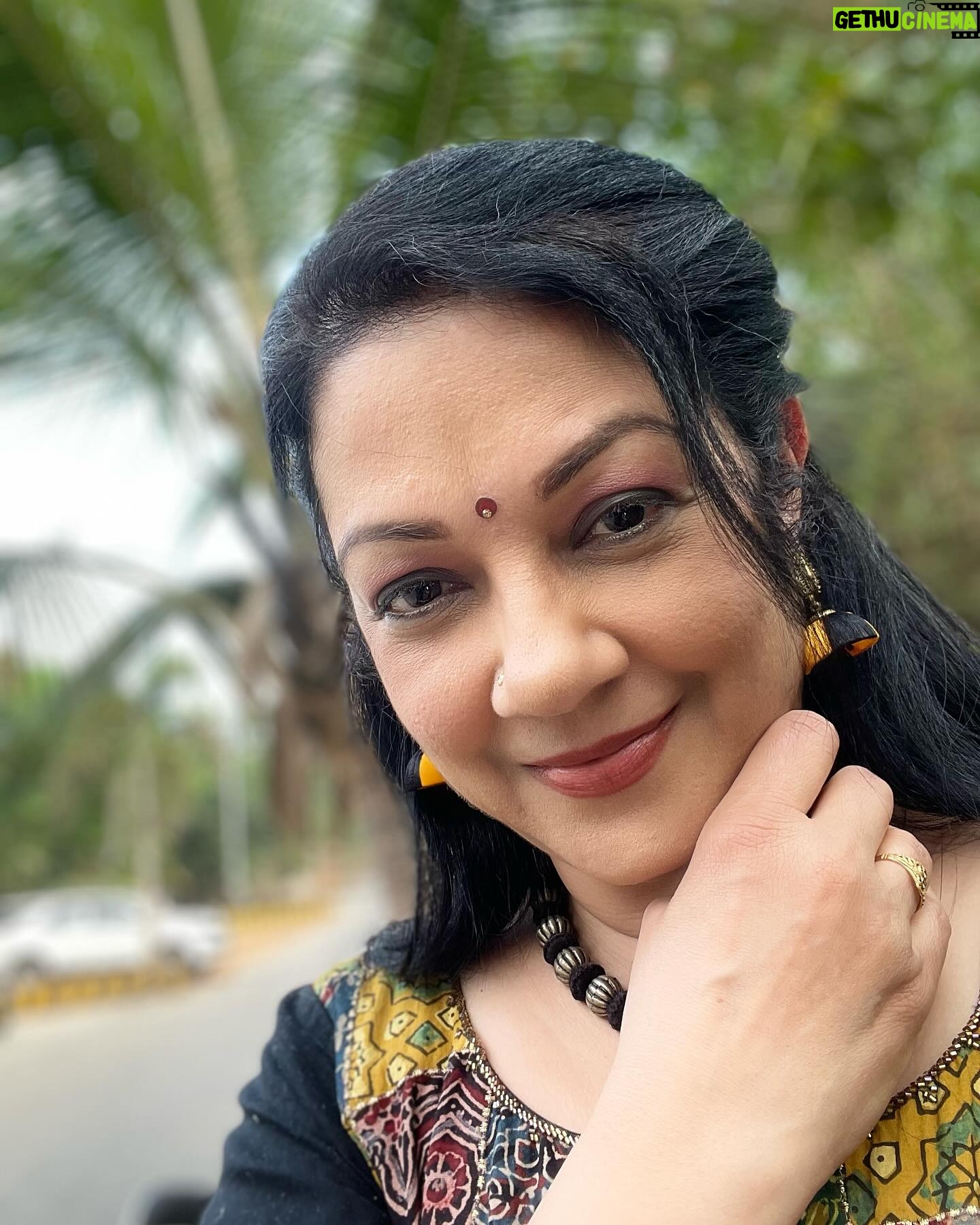 Shanthi Krishna - 1.3K Likes - Not a bike ad guys😅 chumma timepass modelling ByHand boutique dress in Kochi during flowers tv star magic show shoot😀
#byhandkochi #flowerstv #ethnicwear #malayalamcinema #malayalamactors