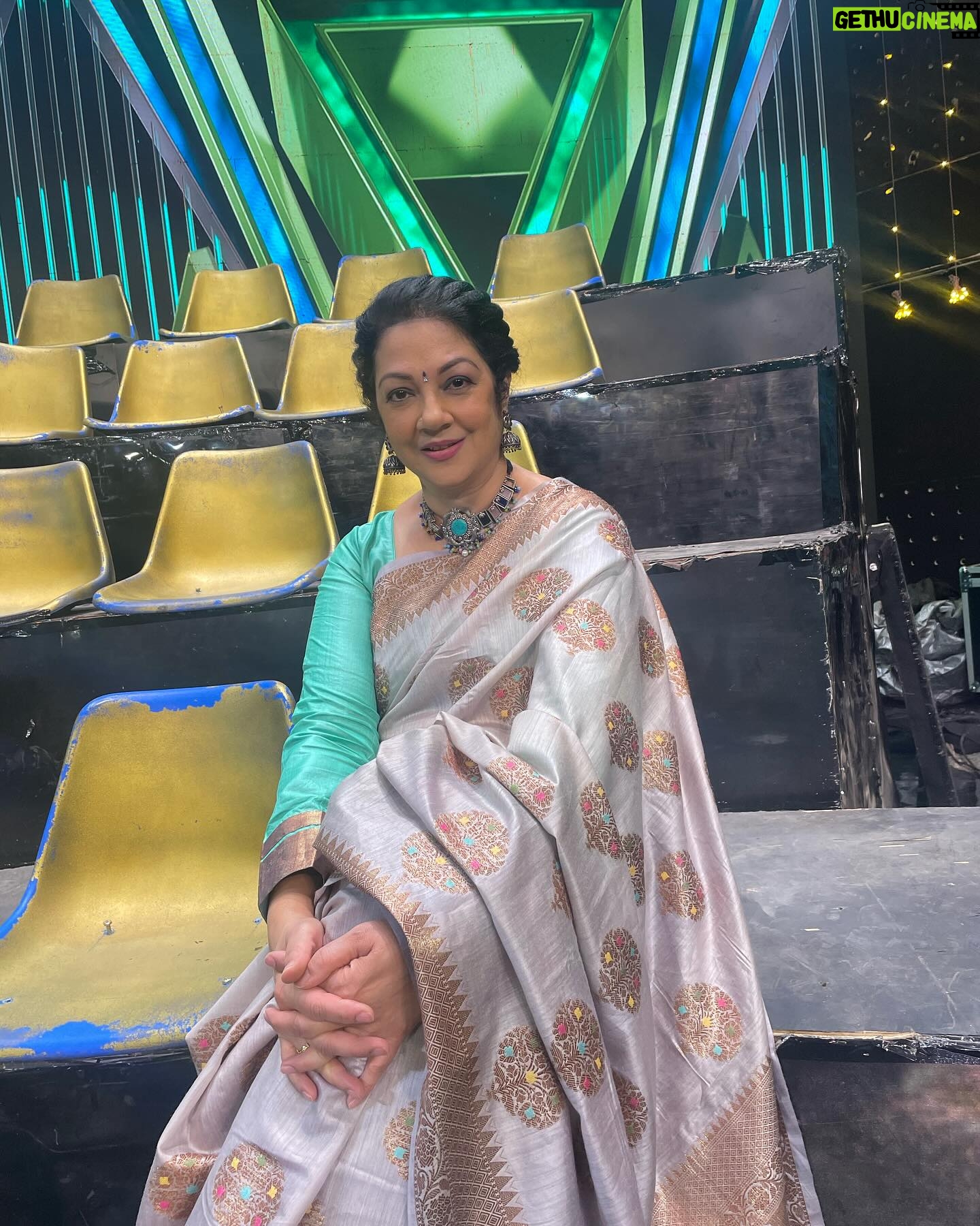 Shanthi Krishna - 734 Likes - Just reliving having fun with some saree modelling poses āŗļøš
during Flowers TV Star magic show break time
#byhandkochi #flowerstv #sareestyle #ethnicwear #flowerstvstarmagic