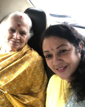 Shanthi Krishna Instagram - Seems like ages since we went out amma .. all this lockdown has locked us inside our houses.. but I am really happy I hav this pic of both of us traveling in a car 😍😍.. love u loads always.. Happy Mothers Day💐💐💐🎂🎂😍😍😘😘to all the lovely mothers out there🥳🥳💐💐😍😍😍