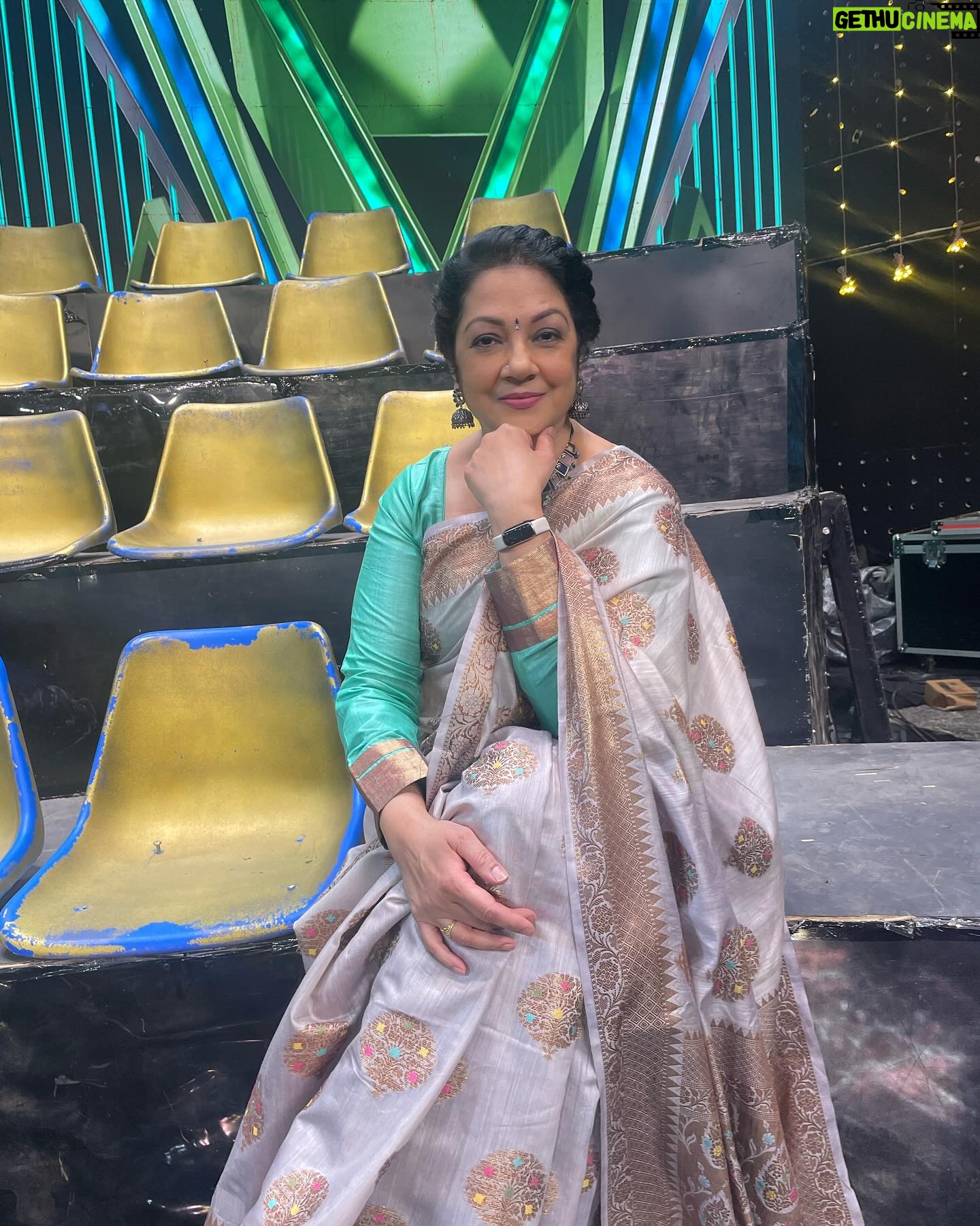 Shanthi Krishna - 734 Likes - Just reliving having fun with some saree modelling poses āŗļøš
during Flowers TV Star magic show break time
#byhandkochi #flowerstv #sareestyle #ethnicwear #flowerstvstarmagic