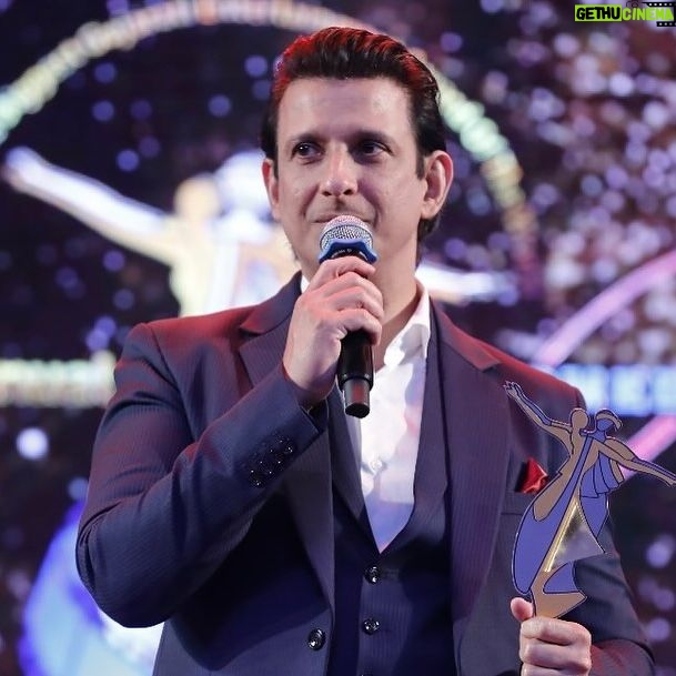 Sharman Joshi - 63.6K Likes - Thank you @transmediaawards for this beautiful night.
@anandpandit @jayantilalgadaofficial @manojkotak_bjp @antanideepak @abhilashghodaofficial @deepika_shah_official #jairajthacker