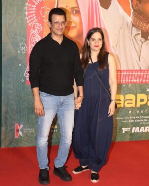 Sharman Joshi Instagram - Fabulous Film, a must watch. Amazing Kiran @raodyness 

@aamirkhanproductions 

#laapataaladies #aboutlastnight