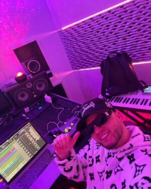Sharo Torres Instagram - Buenas noches 💡