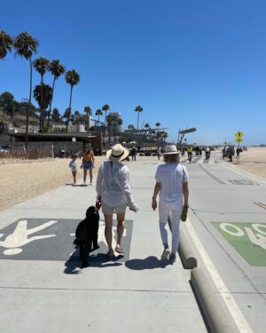 Sharon Bialy Instagram - Just a nice walk on a Sunday with my good friend @lahaker - first time on this coast for a beach walk. Going to see @kat_ieblunt do a set @thecomedychateau . Excited to be supporting brave female comics!!!