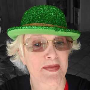 Sharon Gless Instagram - A bit of Irish luck to us all! ❤️☘️